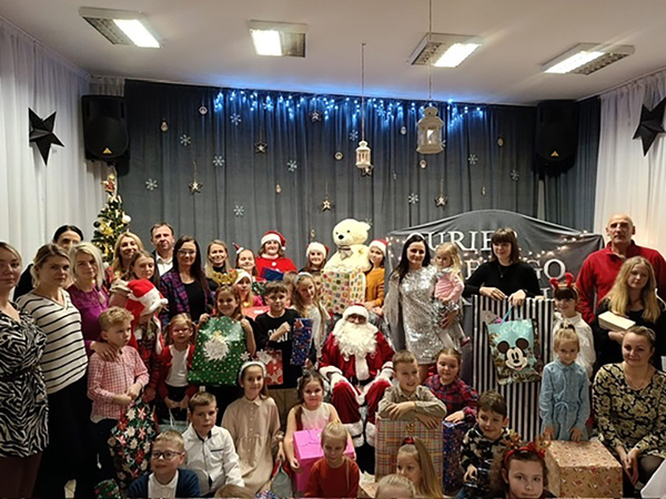 A photo of Ͽ¼ Poland employees at their Christmas charity