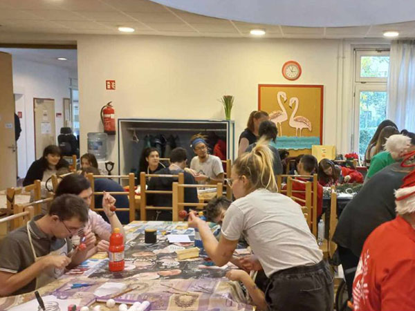 An image of Ͽ¼ employees creating gifts for a charity in Budapest